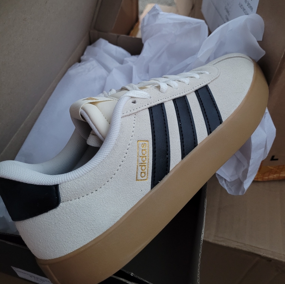 Womens Adidas Suede Cream White Black Gold VL Court 3.0 Shoe Size 6.5 Low Top - Picture 7 of 9